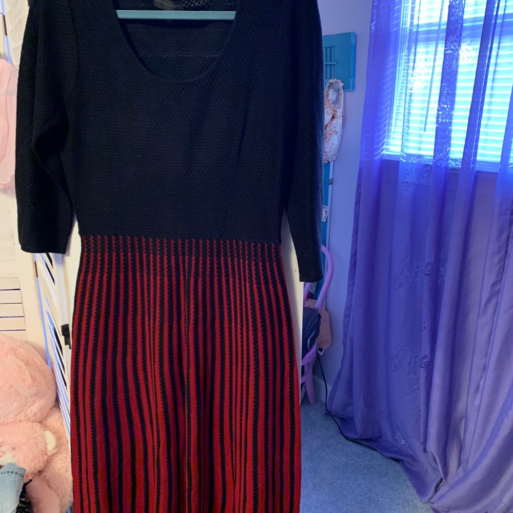 Dresses - Picture 3 of 5